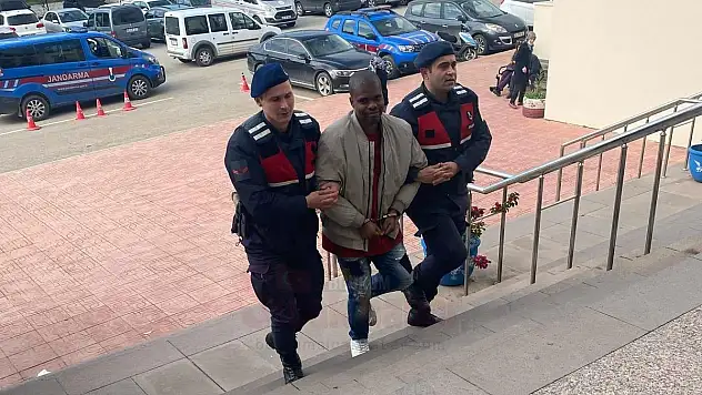 Nijeryalı Kaçak Uyuşturucu Satıcısı Bodrum'daki Kontrollerde Yakalandı