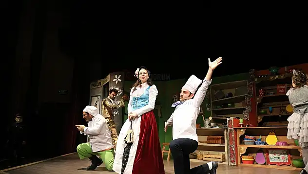 ÖĞRENCİLER TİYATROYLA BULUŞMAYA DEVAM EDİYOR