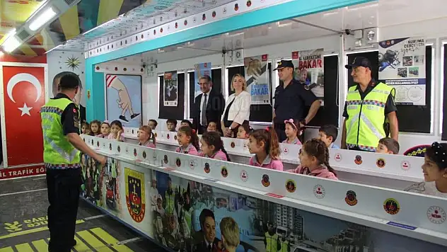 Öğrencilere Trafik Eğitimi Verildi
