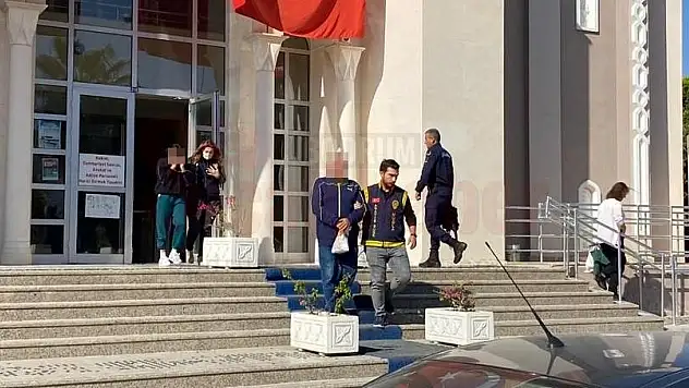 Öğrencileri Kötü Yola Sürükleyen 2 Kişi Tutuklandı