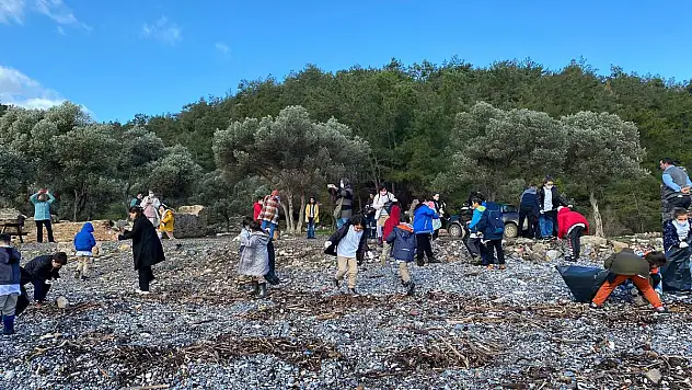 ÖĞRENCİLERLE GERİ DÖNÜŞÜMDE FARKINDALIK ÇALIŞMALARI
