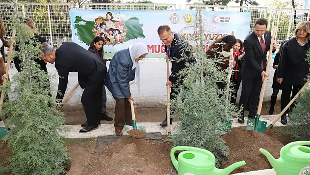 Öğretmenler Günü'nde 16 bin 453 fidan toprakla buluştu