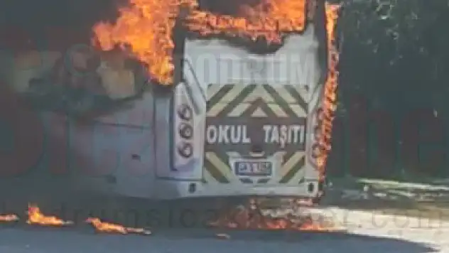 OKUL SERVİSİ BİR ANDA ALEV TOPUNA DÖNDÜ