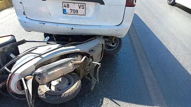 Öndeki Aracın Altına Sıkışan Kurye Yaralandı