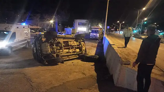 Ortakent'te Kaza Yapan Kişiler Aracı Bırakıp Kaçtı