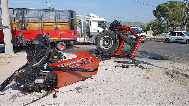 Ortalığın Savaş Alanına Döndüğü Kazada Traktör İkiye Bölündü