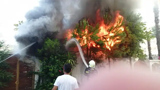 Otelin Bahçesinde Çıkan Yangın Söndürüldü