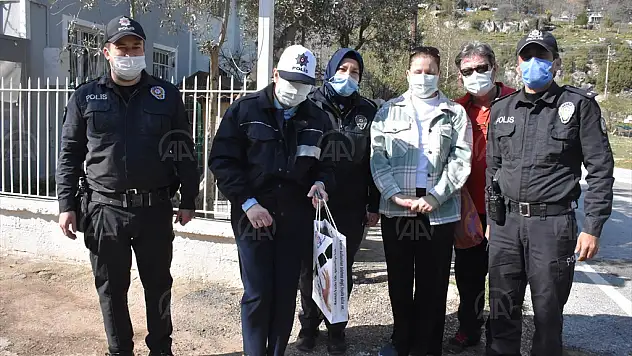 Otizmli genç kızın polis aracıyla gezme hayali gerçek oldu