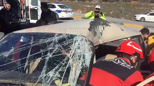 Otobüs ile Otomobil Çarpıştığı Kazada 2 Kişi Yaralandı