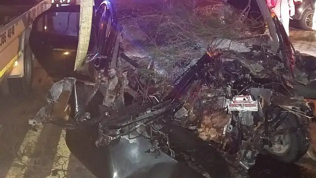 Otomobil Ağaca Çarptı, Kazada 1 Kişi Hayatını Kaybetti
