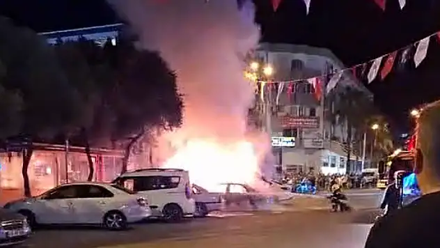 Otomobil alev alev yandı