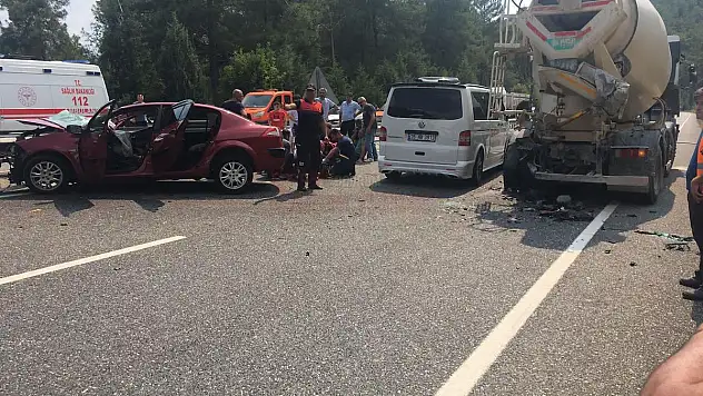 Otomobil Beton Mikserine Arkadan Çarptı: 1 Ölü