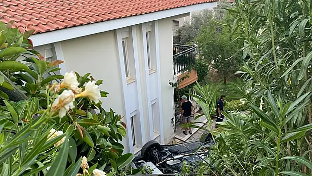 Otomobil evin bahçesine uçtu: 1 ölü, 4 yaralı