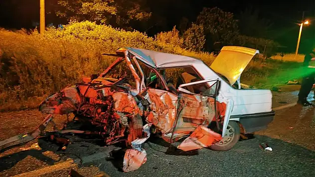 Otomobil ile Kamyonet'in Çarpıştığı Kazada 1 Kişi Öldü, 3 Kişi Yaralandı