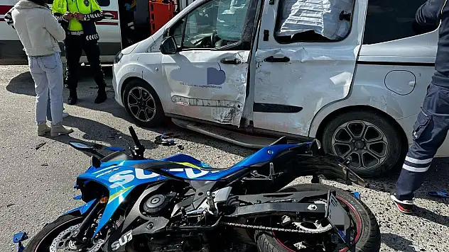 Otomobil ile motosiklet çarpıştı: 2 yaralı