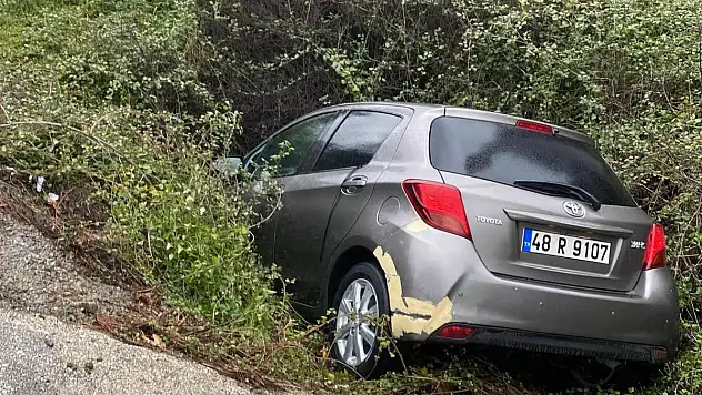Otomobil Kanala Uçtu: 1 Yaralı
