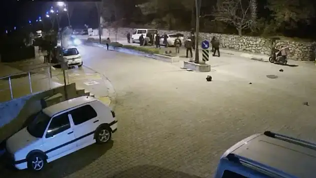 Otomobilin çarptığı motosikletli ve yolcusu metrelerce savruldu