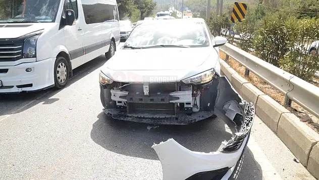 Otomobilin Su Tankeri İle Çarpıştığı Kaza Maddi Hasarla Atlatıldı