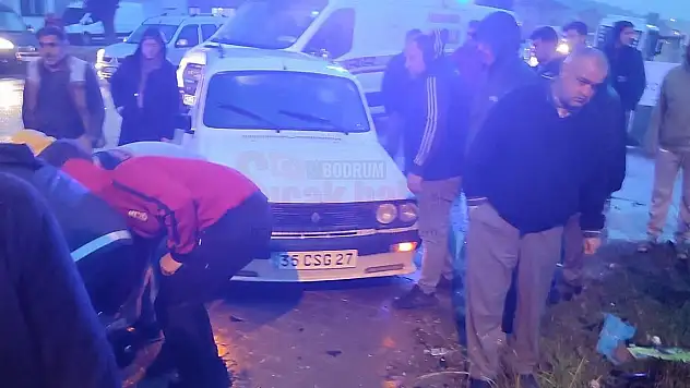 Otomobille Motosikletler Çarpıştı: 3 Yaralı