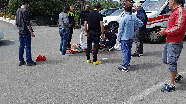 Park Eden Araca Çarpıp Yaralandı