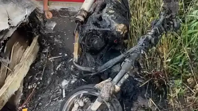 Park Halinde Duran 2 Araç Yandı