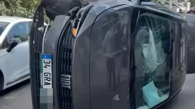 Park Halindeki Araca Çarpıp Yan Yattı