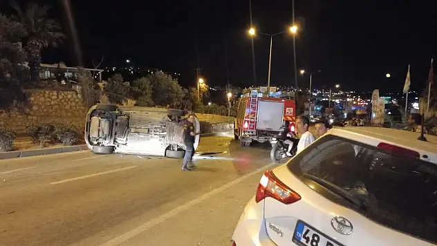 Park Halindeki Araca Çarpıp Yan Yattı