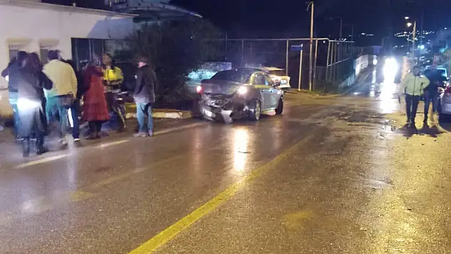 Park Halindeki Araçlara Çarpıp Kaçtı
