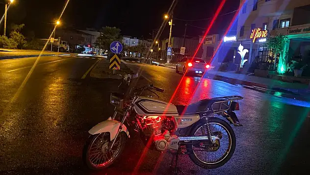 Park Halindeki Motosikleti Sürükleyerek Çaldı