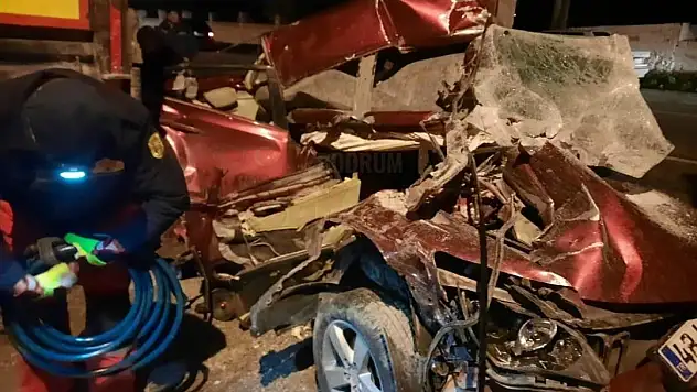 Park Halindeki Tıra Çarpan Otomobilin Sürücüsü Öldü