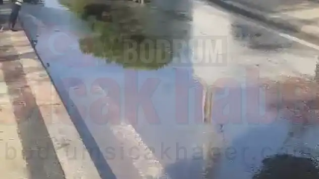 Patlayan Kanalizasyon Suları Cadde ve Sokaklara Dağıldı