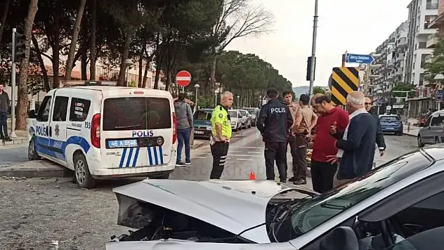 Polis Aracı Otomobille Çapıştı, Kazada 4 Kişi Yaralandı