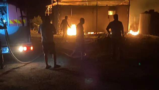 Prefabrik ev dakikalar içinde kül oldu