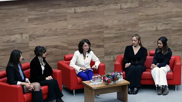 Prof. Dr. Türkan Saylan konser ve söyleyişiyle anıldı