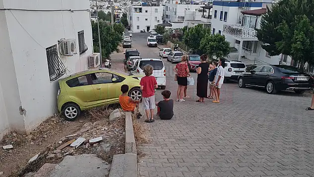 Rampa'da Kontrolden Çıkıp Eve Çarparak Durabildi