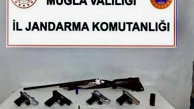 Ruhsatsız Kurusıkı Tabancalar Ele Geçirildi