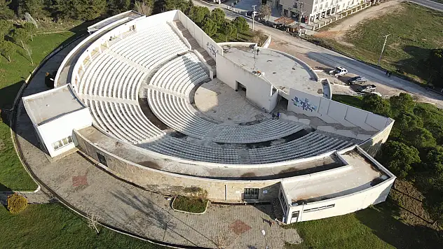 Şadan Gökovalı açık hava tiyatrosu yenileniyor