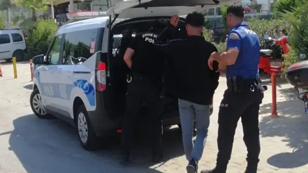 Sahilde baygın şekilde bulunan şahsın üzerinden yasaklı madde ve kesici alet çıktı