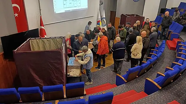 Sait Güllüoğlu, Kızılay Bodrum Şube Başkanlığı'nda Güven Tazeledi