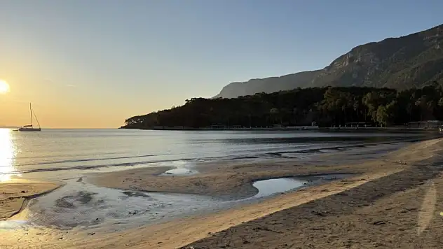 Sakin Kent sahilinde şaşırtan deniz hareketi