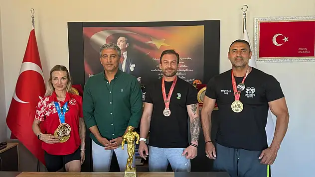 Şampiyon sporculardan Oktay Dumruk'a anlamlı teşekkür