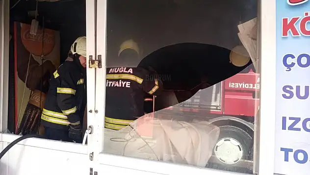 Sanayide Çıkan Yangında İşyeri Kullanılamaz Hale Geldi