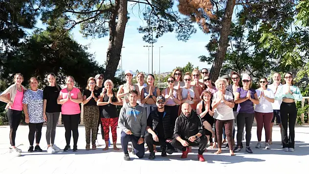 Sarı yaz yogası umurca park'ta gerçekleşti