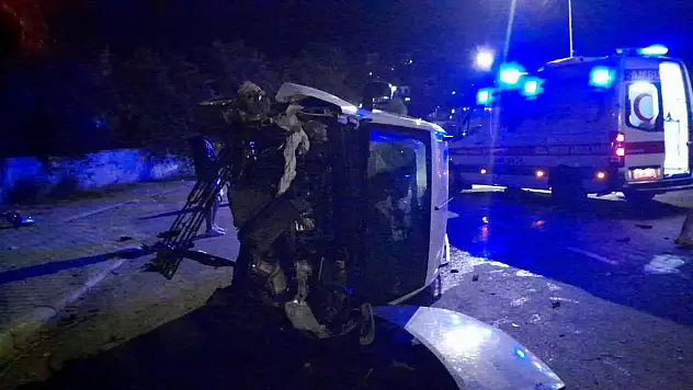 Savaş Alanına Dönen Kazada 2'si Turist 4 Kişi Yaralandı