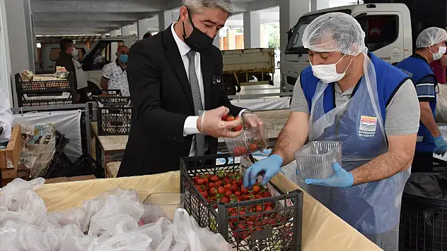 Sebze ve meyveler ihtiyaç sahiplerine ücretsiz dağıtılıyor