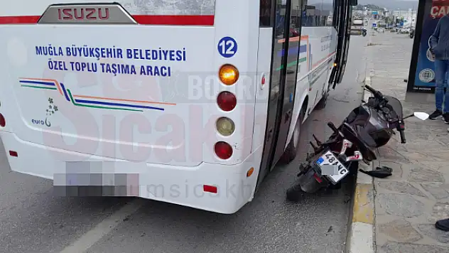 Şehiriçi Minibüsüne Çarpıp Yaralandı