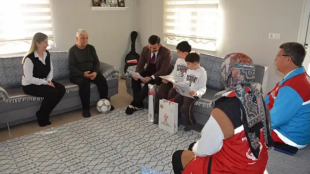 Şehit çocuklarını Bakan Göktaş unutmadı