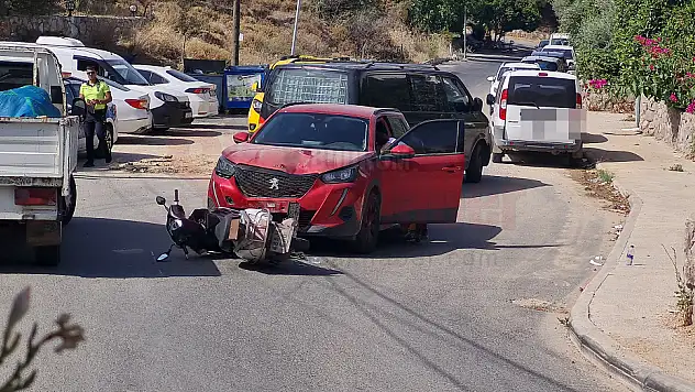 Şerit Değiştirince Kafa Kafaya Çarpıştılar