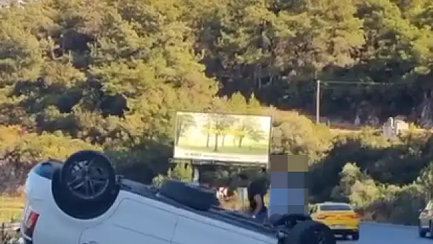 Şerit Değiştirip Devrildi, 2 Yaralı