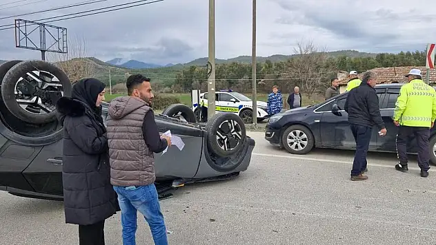 Seydikemer'deki Kazada İki Araç Takla Attı